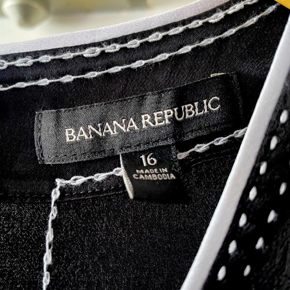 ⭐️Host Pick⭐️ BANANA REPUBLIC little black dress. Asymmetric front hem. - Picture 6 of 8